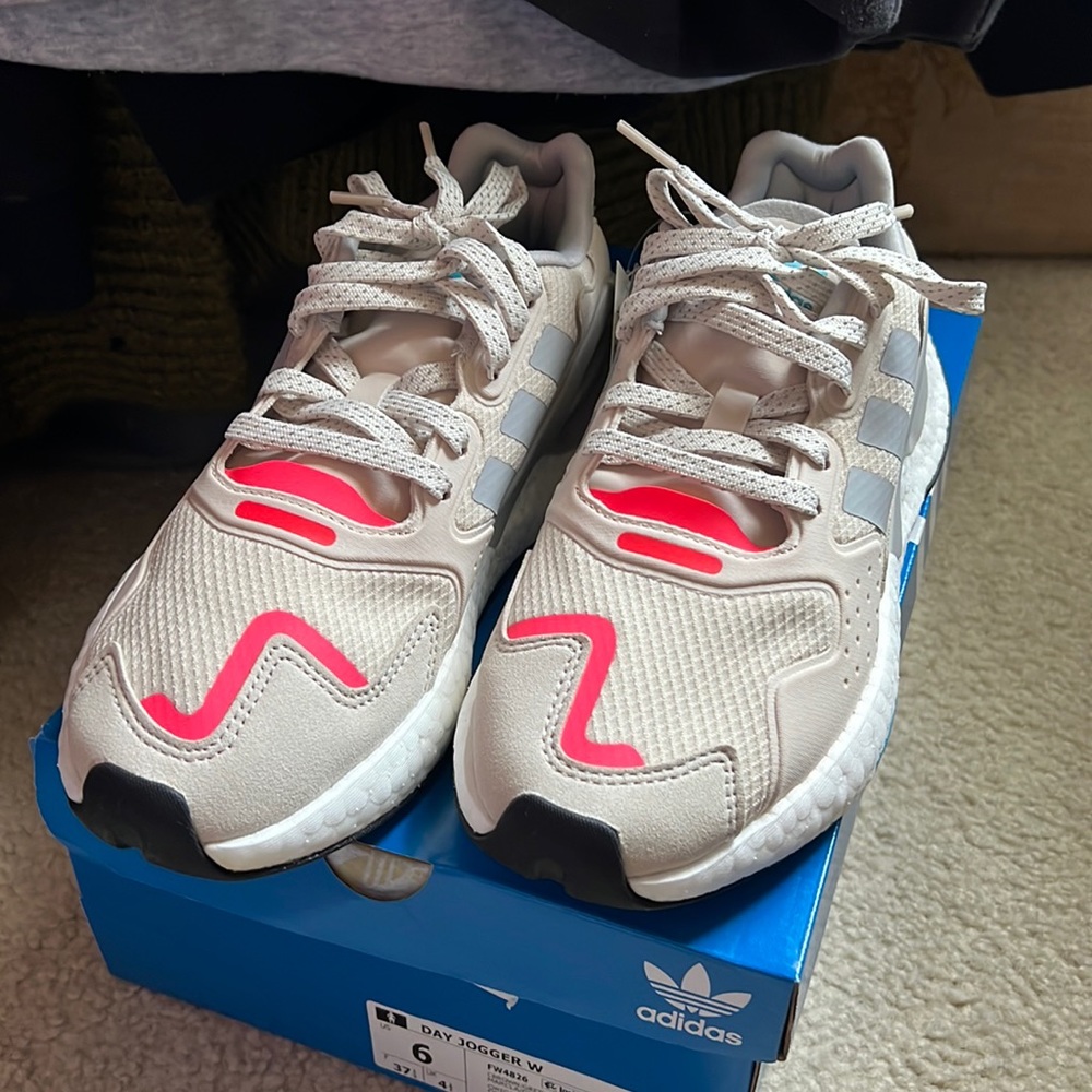 New Adidas DAY JOGGER Woman sport shoes US 6